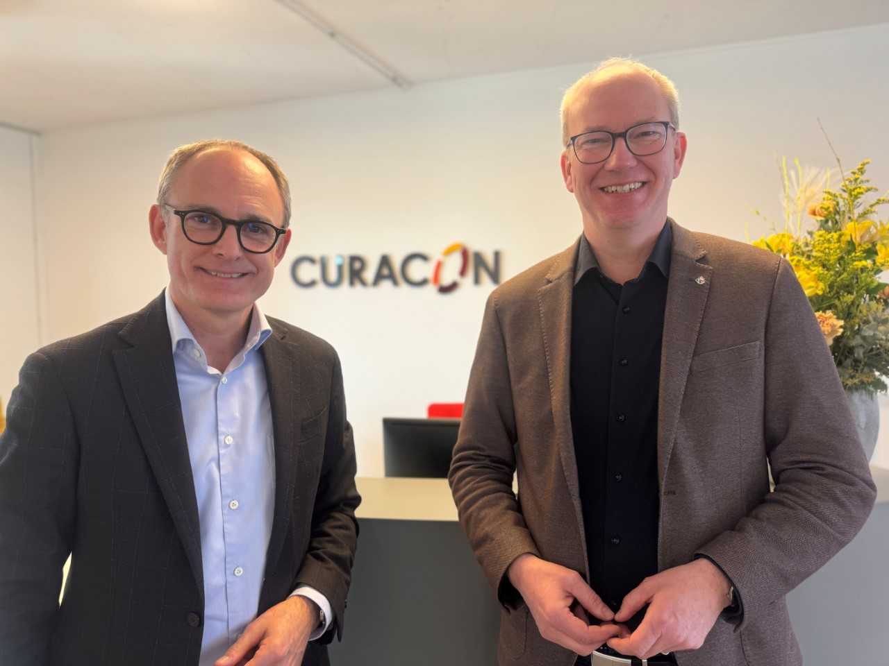 Im Austausch �ber die Zukunft der Gesundheitsversorgung: CDU-Landtagsabgeordneter Daniel Hagemeier und Dr. Christian Heitmann, Partner Unternehmensberatung bei Curacon.