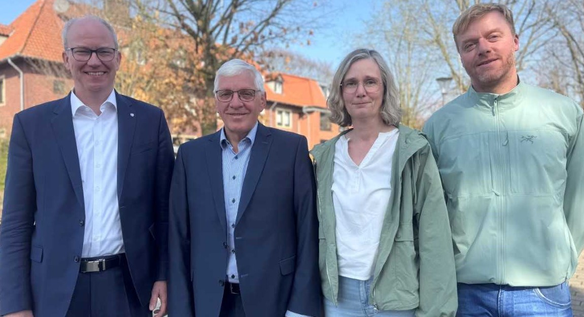 Gemeinsam mit der CDU-Fraktionsvorsitzenden Sandra Brinkmann und ihrem Stellvertreter Matthias Pries suchte Daniel Hagemeier den Austausch mit  B�rgermeister Josef Uphoff.