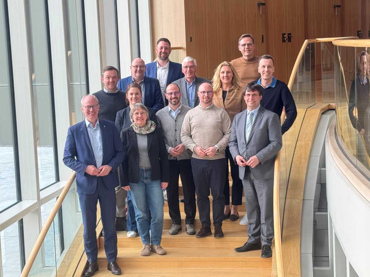 Beim Netzwerktreffen im D�sseldorfer Landtag tauschten sich die Rathausspitzen aus dem Kreis Warendorf unter anderem mit NRW-Finanzminister Dr. Marcus Optendrenk aus.